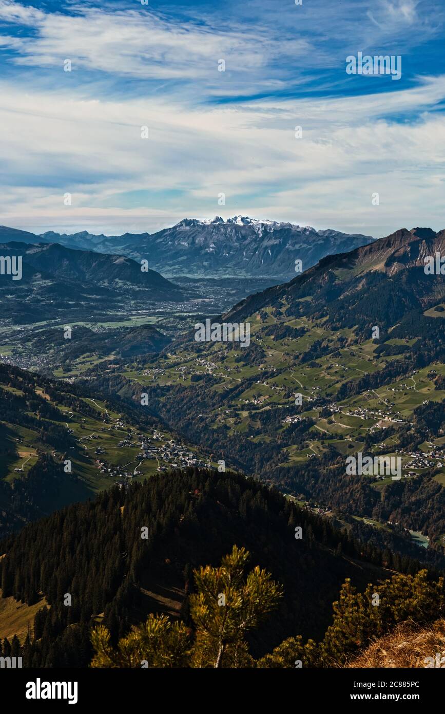 Walsertal, Kleinwalsertal in den sommerlichen österreichischen Alpen Stockfoto