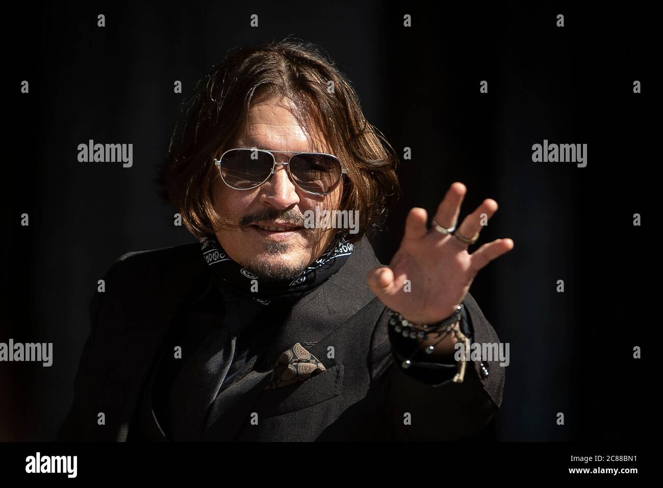 Schauspieler Johnny Depp kommt zum High Court in London, um in seinem Verleumdungsverfahren gegen die Herausgeber von The Sun und dessen Chefredakteur Dan Wootton zu verhören. Stockfoto