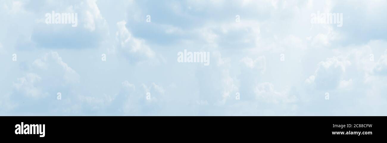 Blauer Himmel bei Tag, Panorama Hintergrund Foto Textur Stockfoto