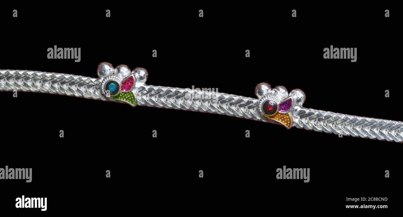 Silberne Fusskettchen Stockfotos Und Bilder Kaufen Alamy