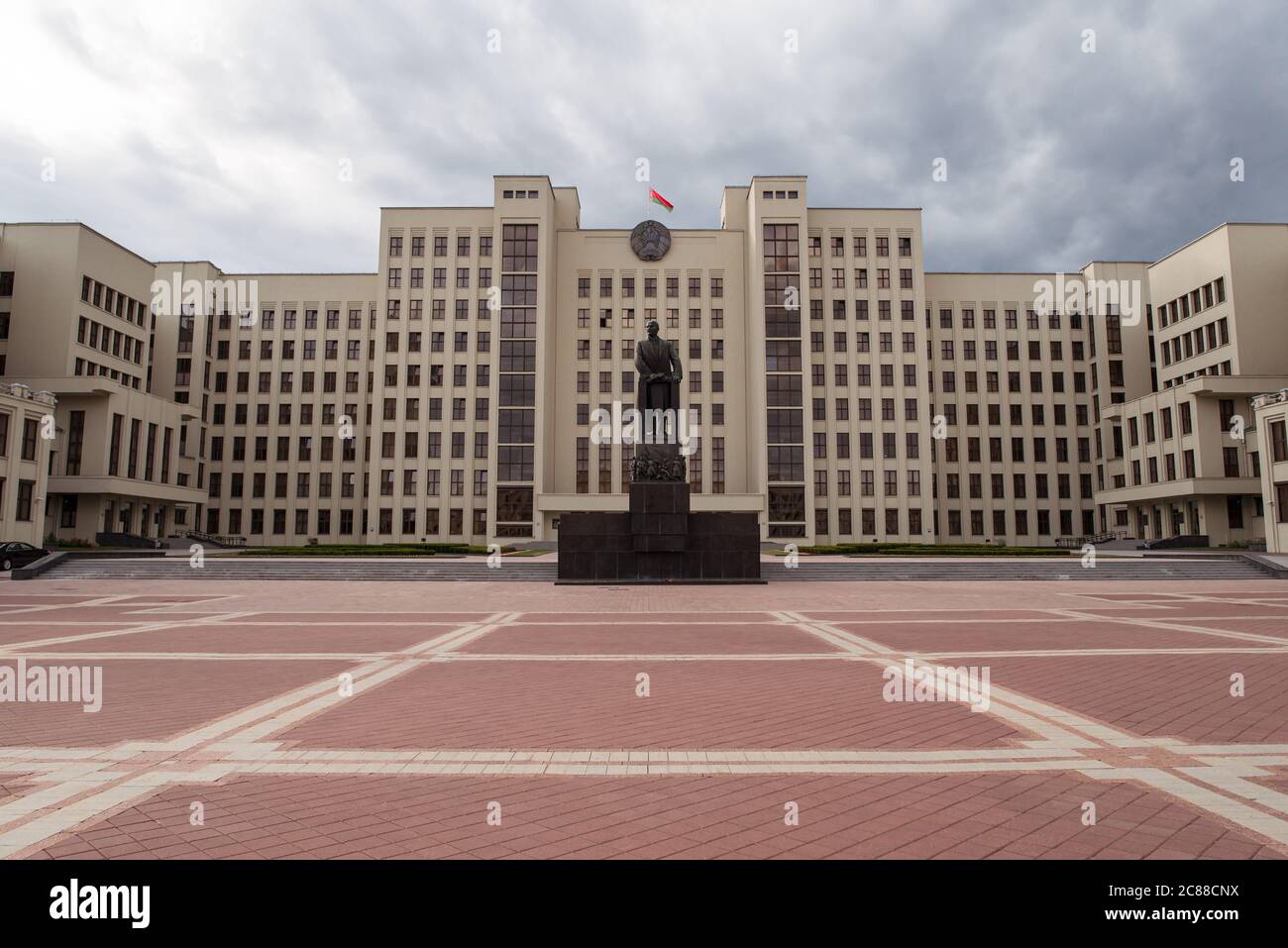 Minsk / Weißrussland - 5. Juni 2019: Lenin-Denkmal vor dem Haus der Regierung in der Hauptstadt von Belarus Stockfoto