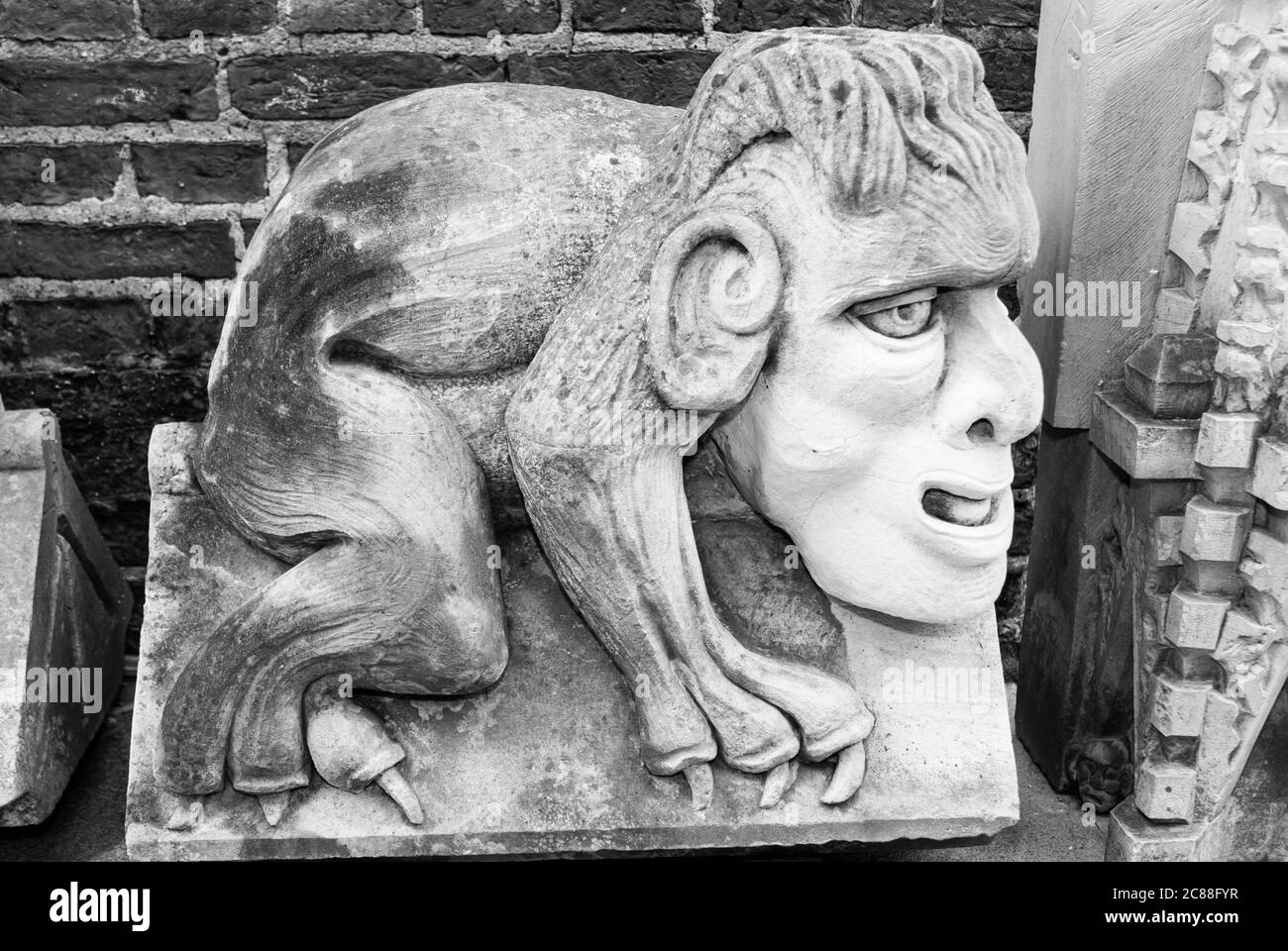 Steingegenstände im York Minster Steinmetzhof gefunden. Stockfoto