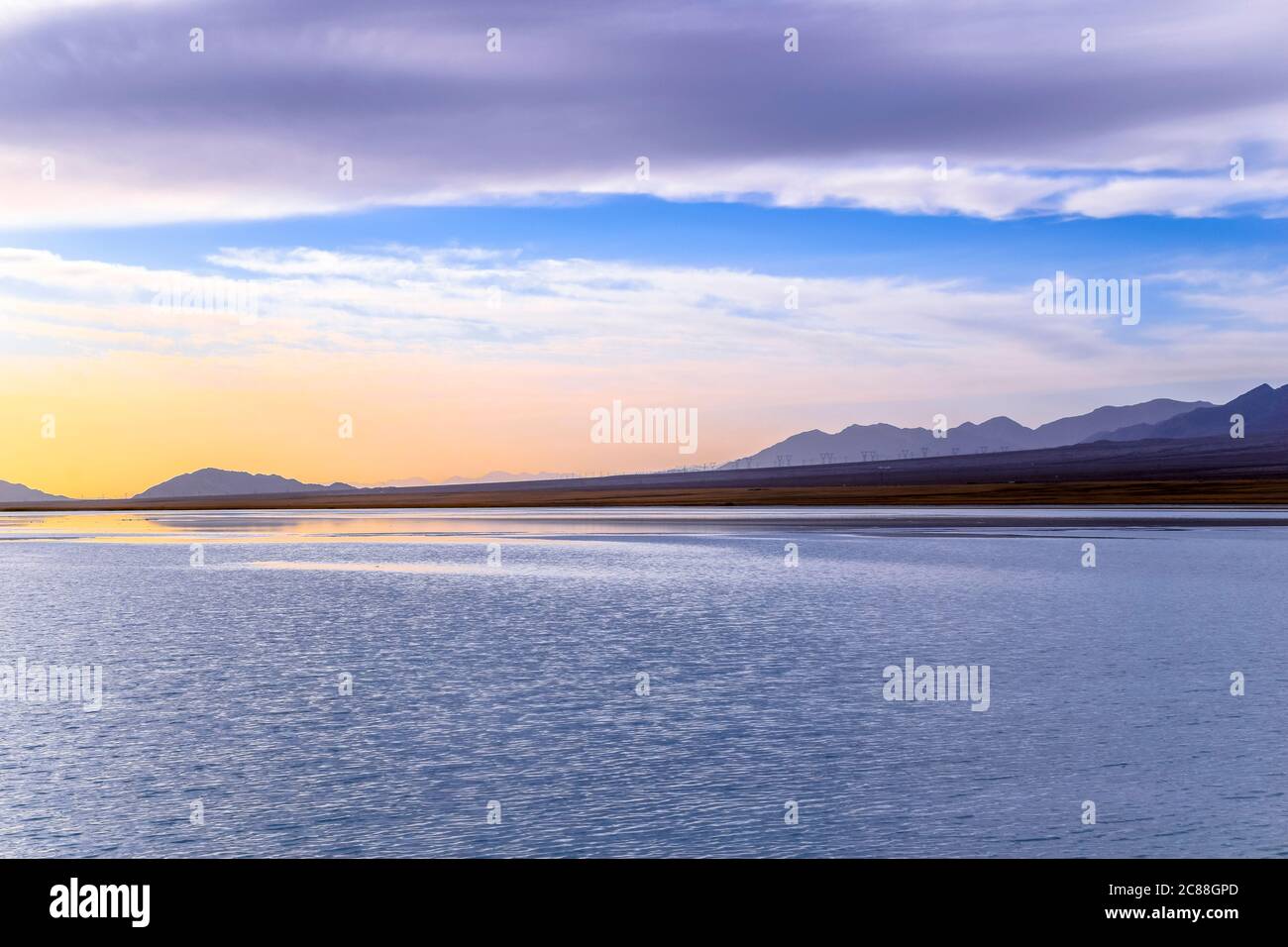 Der Smaragdsalzsee von Dachaidan in der Provinz Qinghai, China Stockfoto