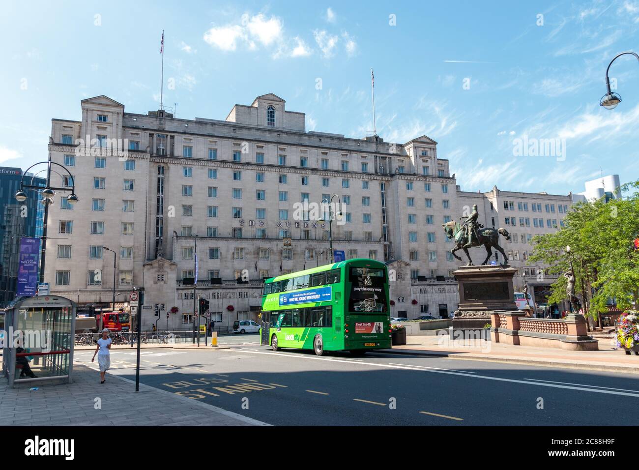 Blick auf das Queens Hotel, City Square, Leeds Stockfoto
