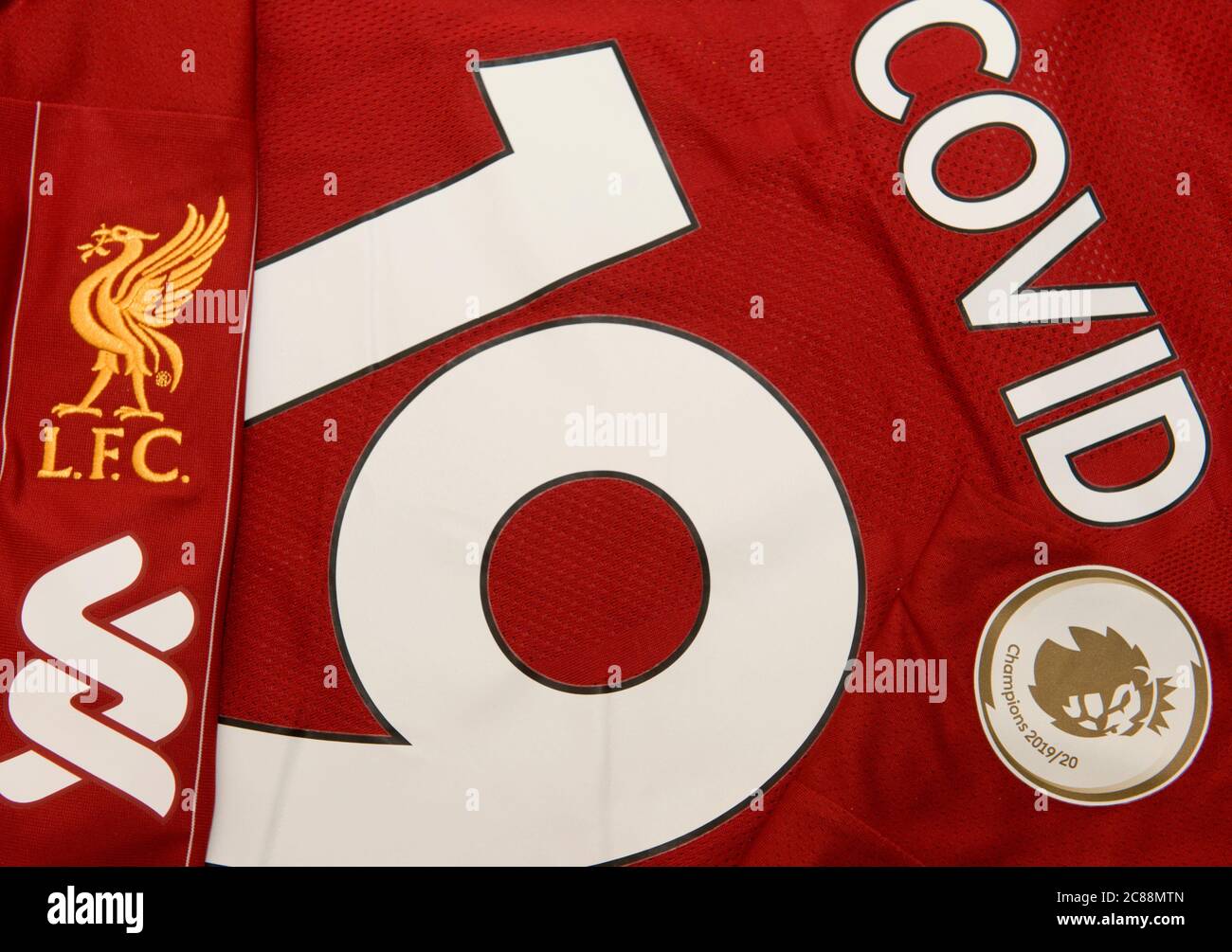 Generisches Bild. Zeigt Liverpool FC Shirt mit Namen Covid und Nummer 19 zur Feier der Premier League Sieg Saison 2019 2020. 1. Titel seit 30 Jahren Stockfoto