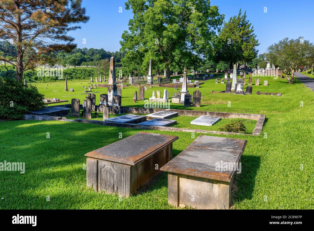 Natchez, Mississippi, USA - 19. Juni 2020: Gründung des Friedhofs der Stadt Natchez im Jahr 1822, voller Geschichte und Größe der Bewohner dieser Stadt. Stockfoto