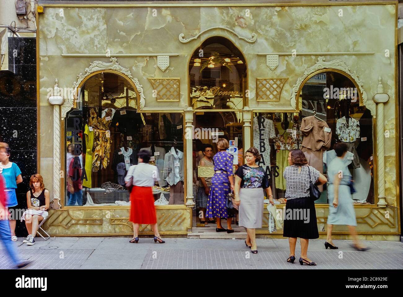 Fassade der La Donna-Frauenboutique, Madrid, Spanien. 1990 Stockfoto