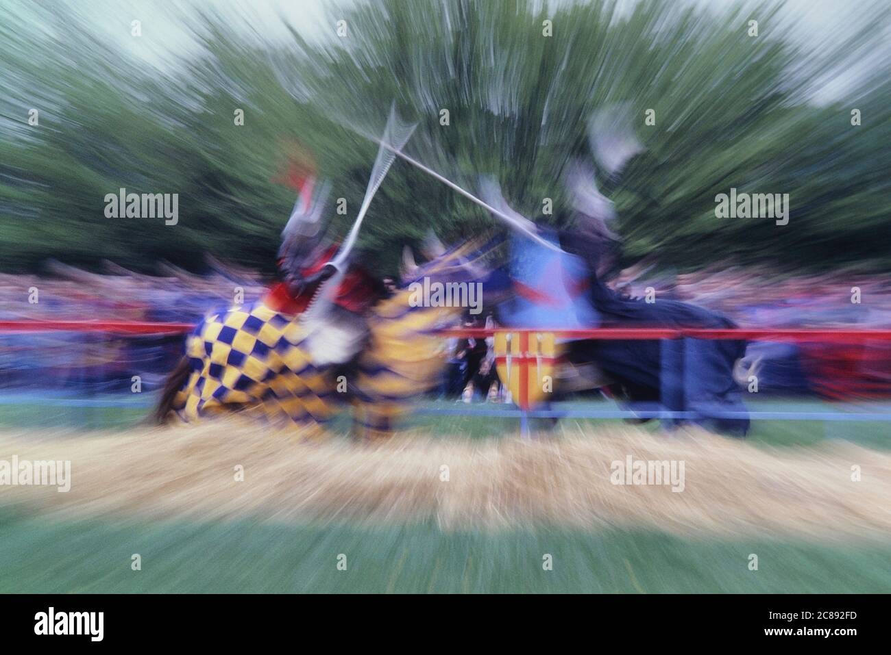 Zwei Reiter mit Lanzen mit stumpfem Tips, Jousting, England, UK Stockfoto