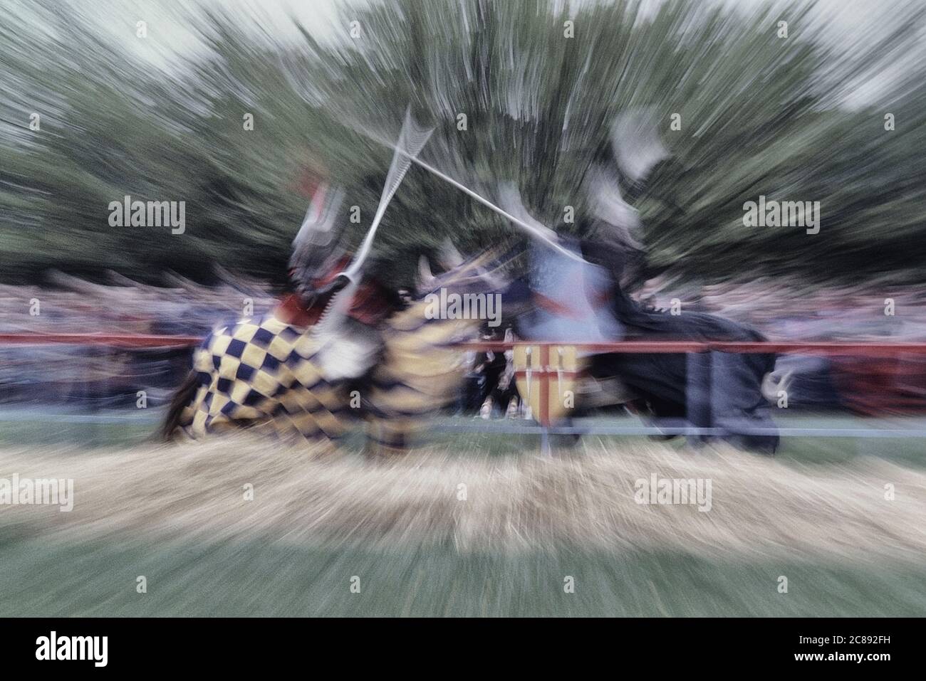 Zwei Reiter mit Lanzen mit stumpfem Tips, Jousting, England, UK Stockfoto