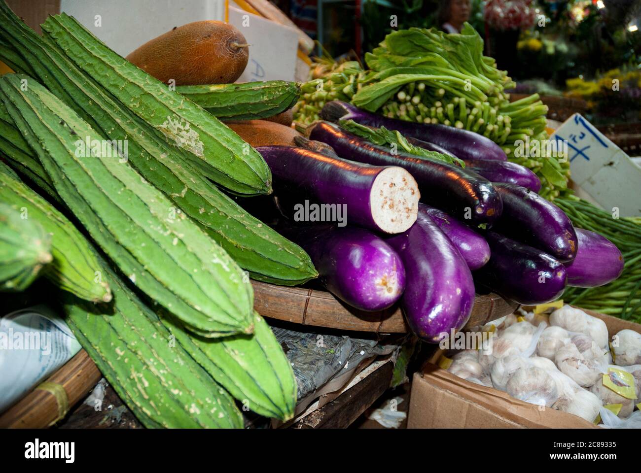 Verkauf von Bio-Landprodukten in trockenen Markt in Hongkong, frische Produkte zum Verkauf, Asien. Stockfoto