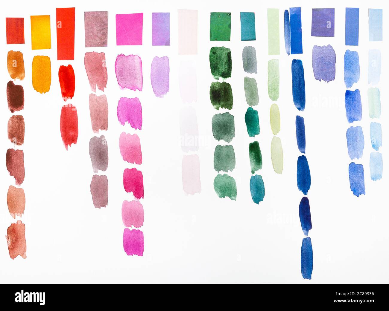 Training Zeichnung auf verschiedenen Farben der gleichen Farbe Hand mit Aquarell-Farben auf weißem Strukturpapier gemalt Stockfoto