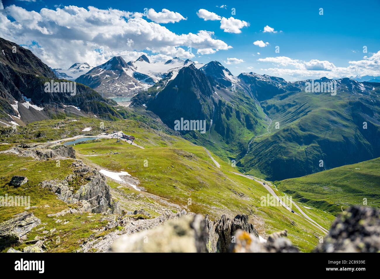 Nufenenpass mit Griesgletscher, Bättelmatthorn, Rothorn und Blinnenhorn auf in den Walliser Alpen Stockfoto