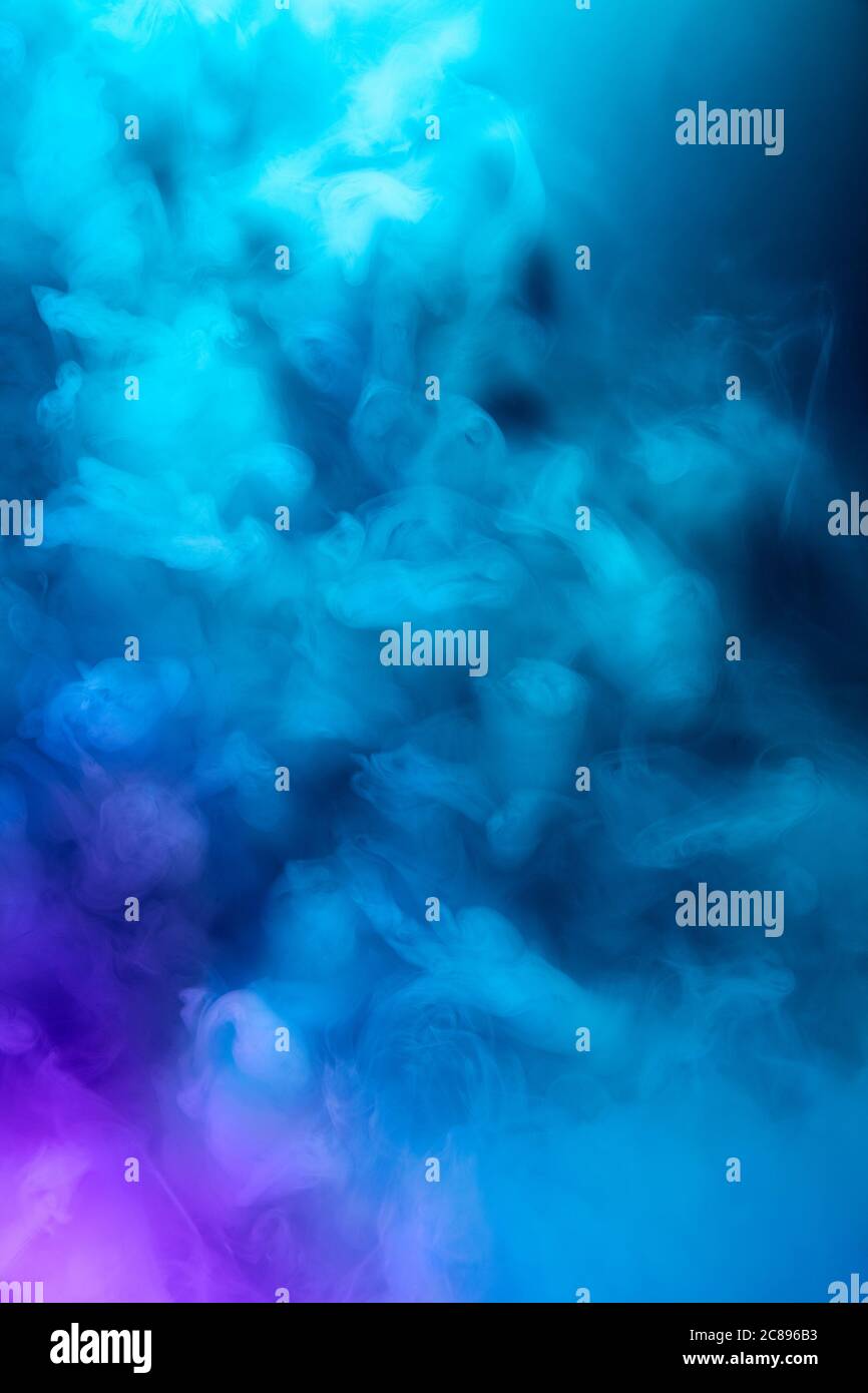 Abstrakt bunt, bunt Rauch verbreiten, heller Hintergrund für Werbung oder Design, Tapete für Gadget. Neon beleuchtete Rauch Textur, wehende Wolken. Modernes Design. Stockfoto