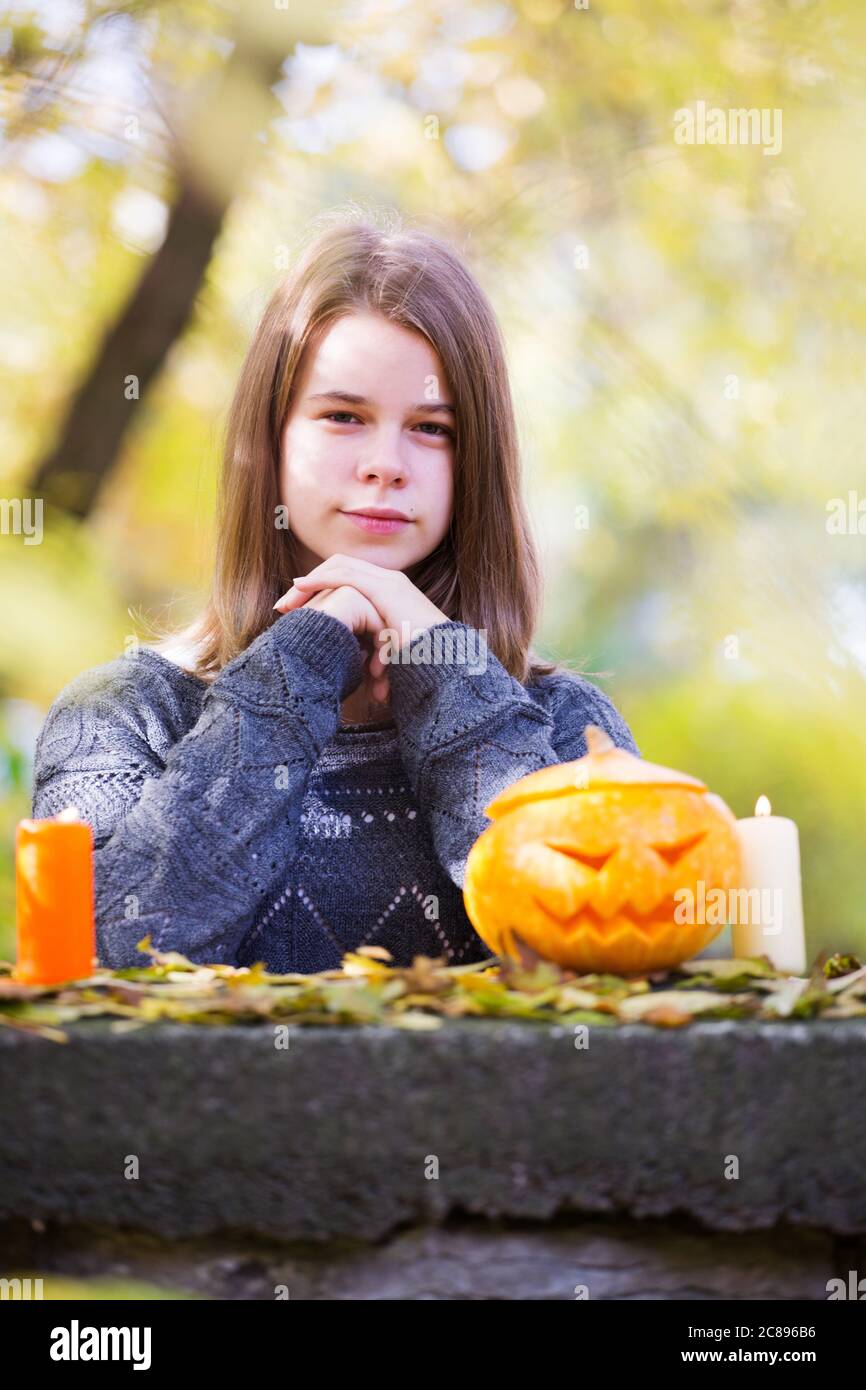 Mädchen im garten Stockfotos und bilder Kaufen Seite 2 Alamy