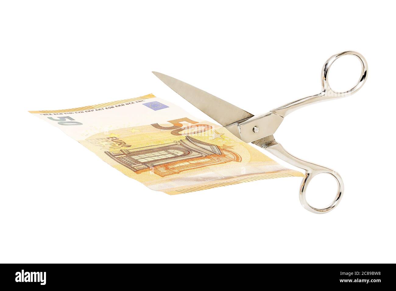 Schere schneidet fünfzig Euro Banknote isoliert, Geld-Konzept Stockfoto