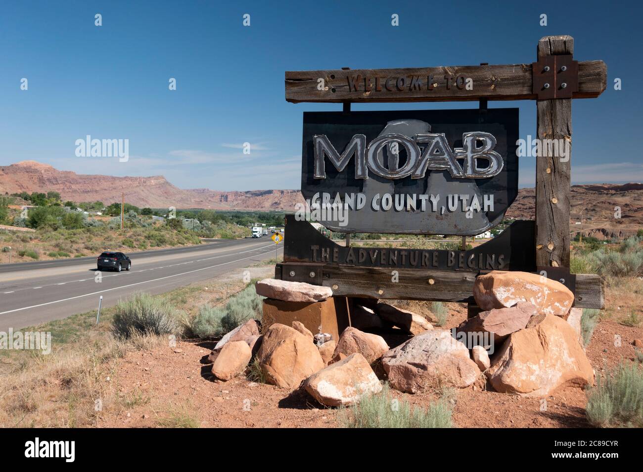 Offizielle Autobahn-Begrüßungsschild für die Stadt Moab, Grand County, Utah Stockfoto