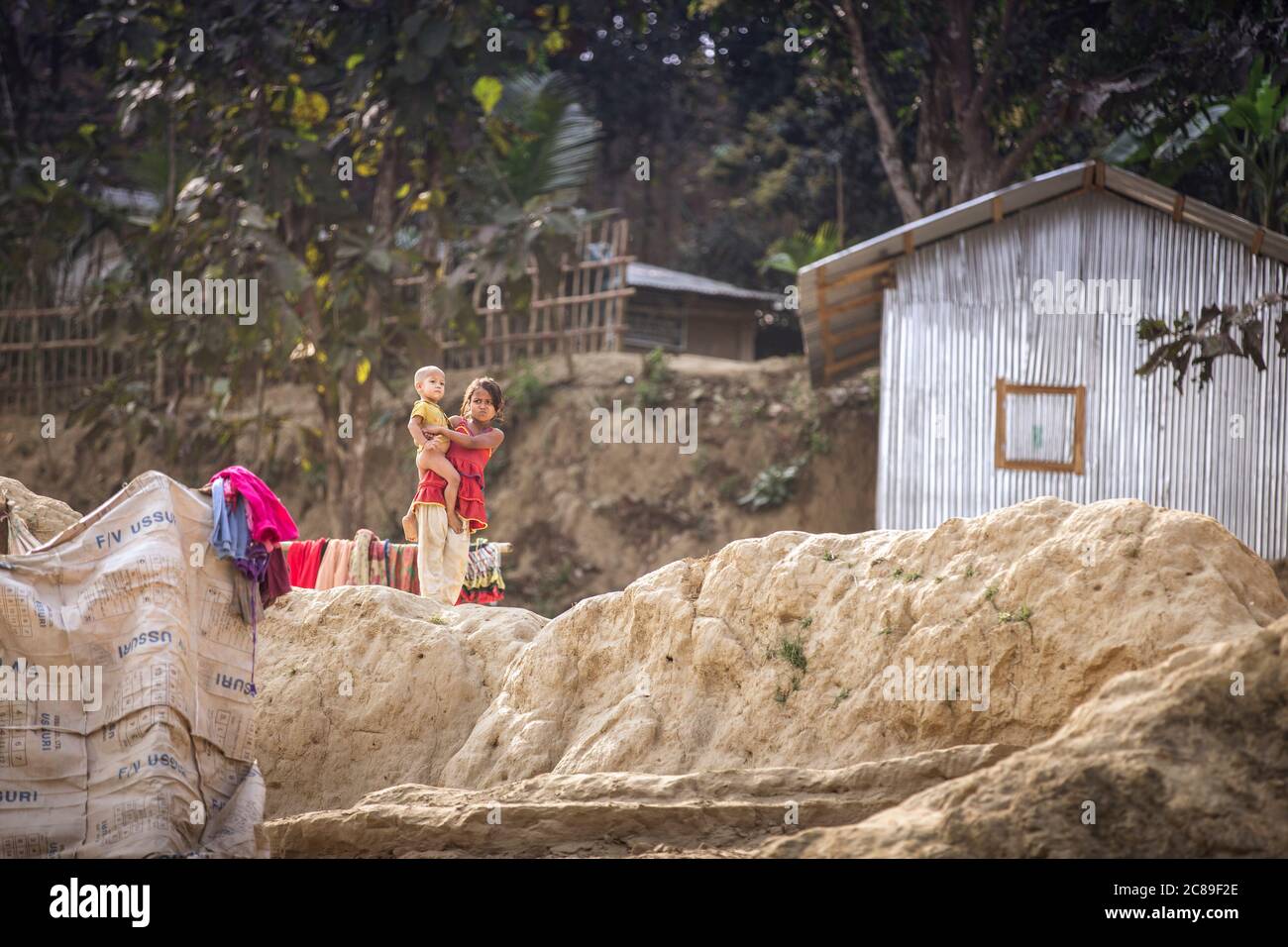 Chittagong, Bangladesch, 25. Februar 2016: Menschen an einem Fluss im ländlichen Bangladesch Stockfoto