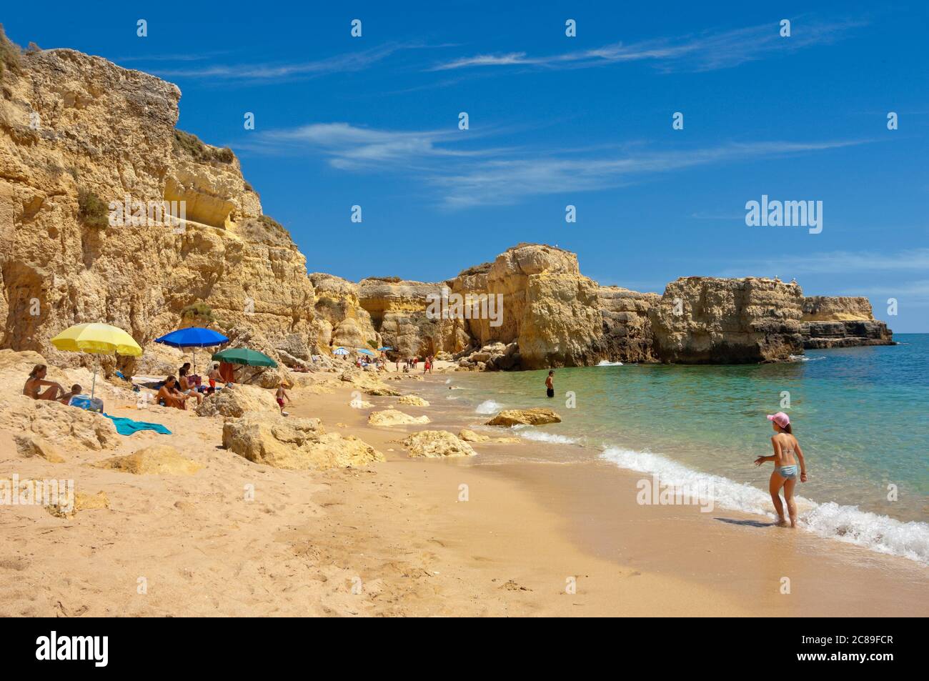 Praia do Castelo, ein kleiner Strand in der Nähe von Albufeira, Algarve, Portugal Stockfoto