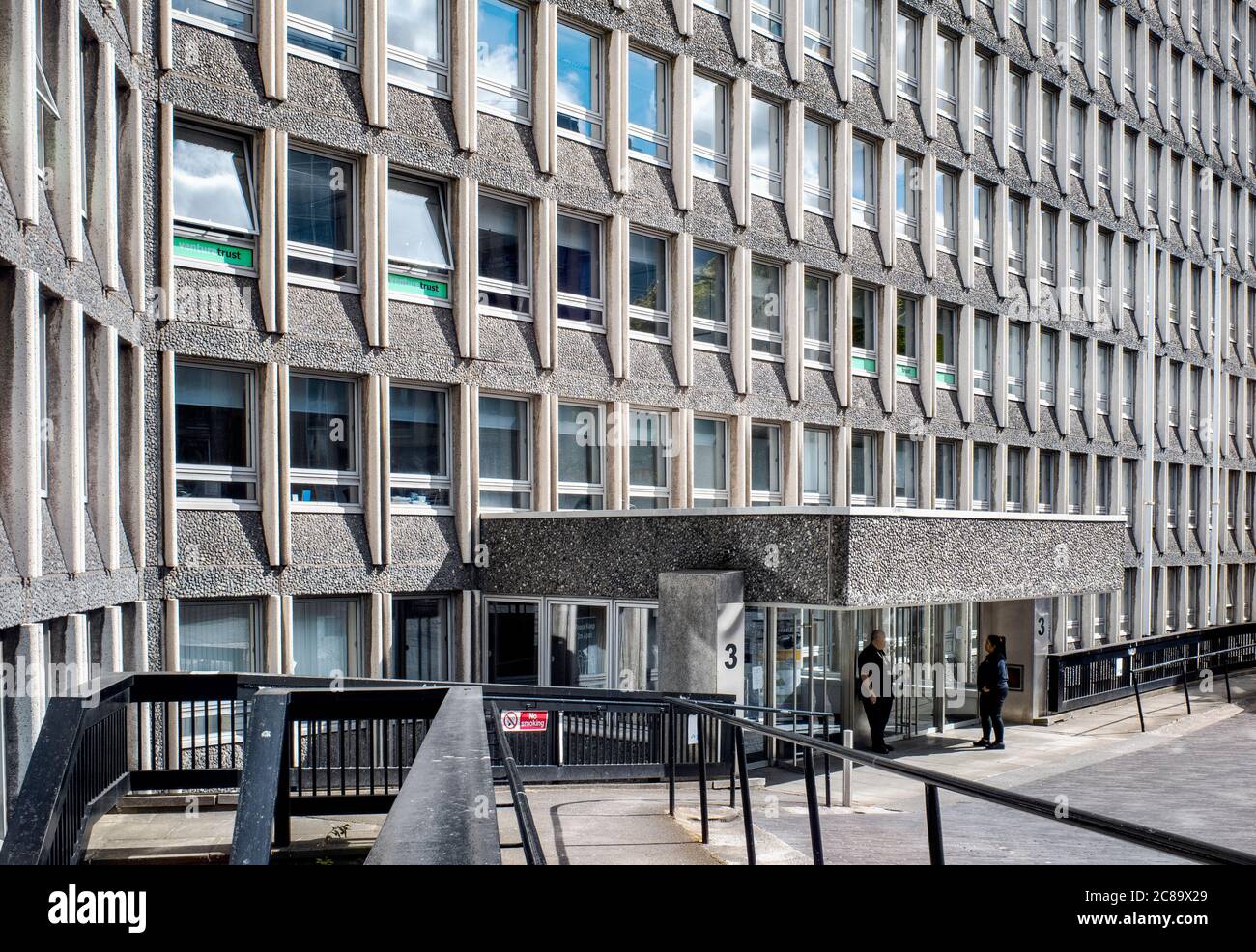 Argyle House, Edinburgh - ein 60er Jahre Gebäude der brutalist Architecture, einst Heimat von verschiedenen Ministerien und jetzt kommerzielle Büroflächen. Stockfoto