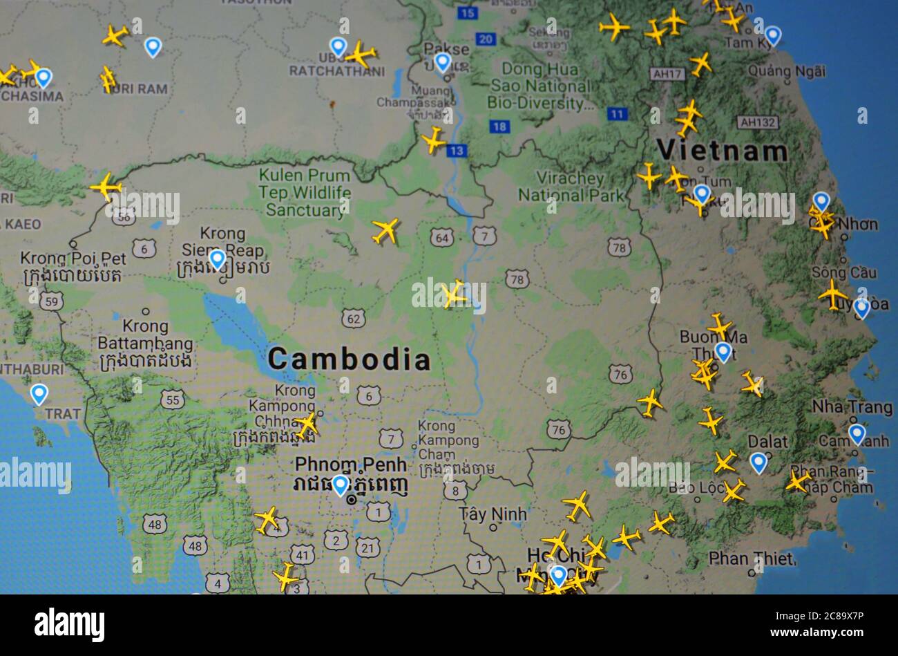 Flugverkehr über Kambodscha und Vietman (22. juli 2020, UTC 08.22) im Internet mit Flightradar 24 Website, während der Coronavirus Pandemie Stockfoto