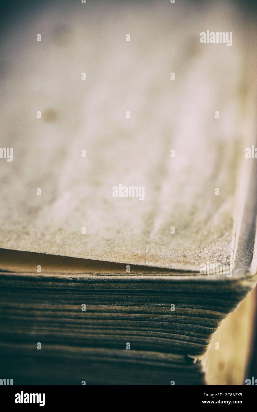 Nahaufnahme der Seiten eines alten Buches Stockfoto
