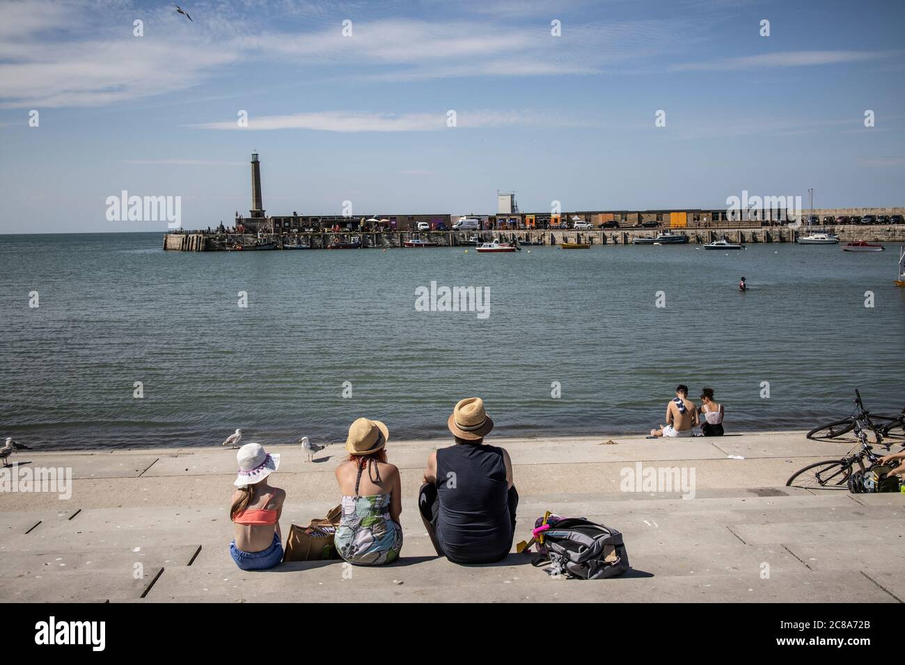 Englische Küstenstadt Margate zeigt Anzeichen für eine Erholung nach der Coronavirus-Sperre mit Touristen und lokalen Besuch der Küstenstadt, Kent, Großbritannien Stockfoto