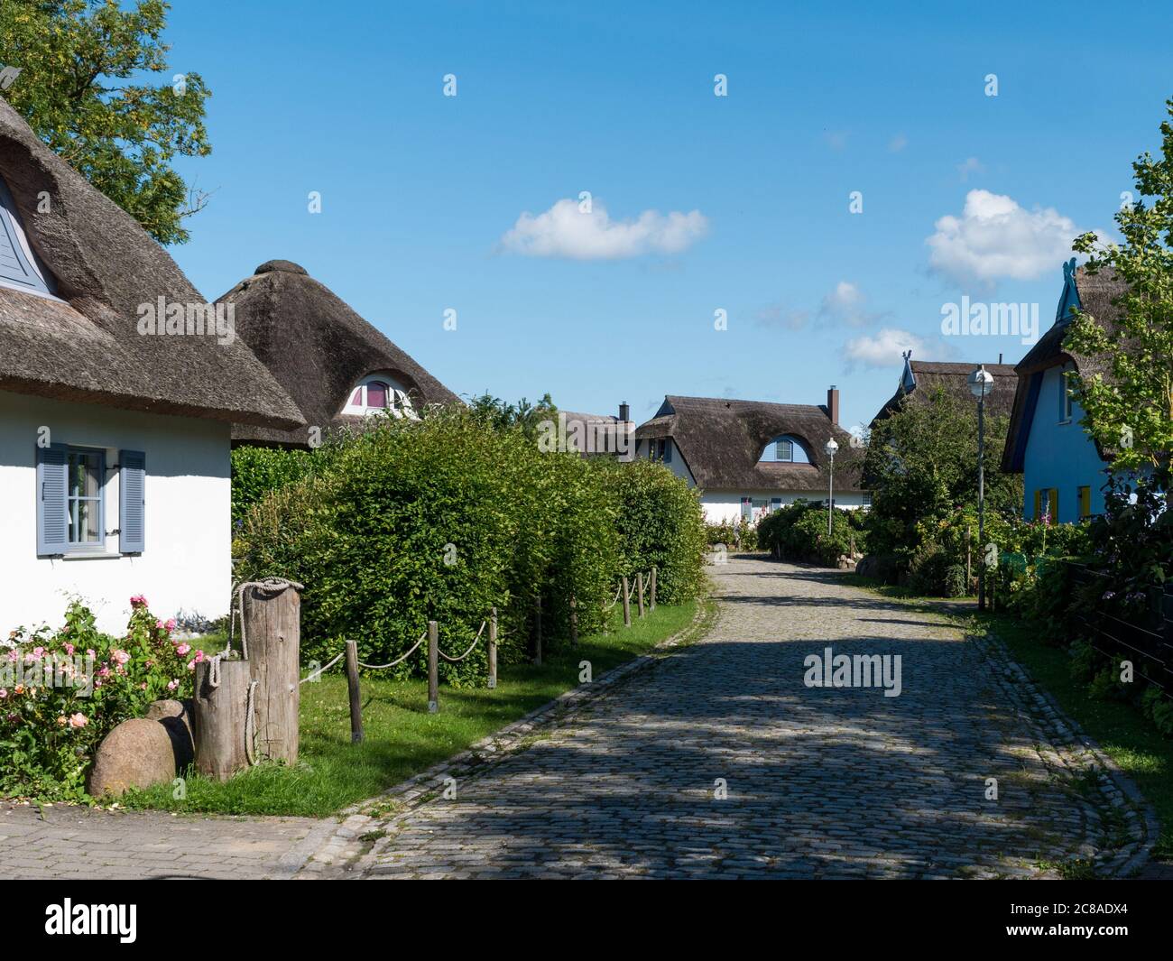 Gemeinde Putgarten auf der Halbinsel Wittow auf Rügen Häuser und Straßenansicht der Ferienhäuser Nähe Kap Arkona Urlaub in Deutschland Stockfoto