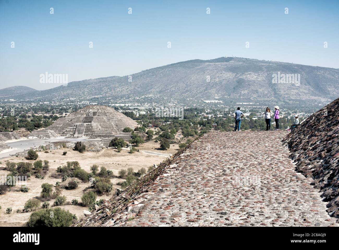 TEOTIHUACAN, Mexiko - die Pyramide der Sonne in Teotihuacan Archeological Site. Teotihuacan ist eine alte mesoamerikanische Stadt, die etwa 25 Meilen entfernt liegt Stockfoto