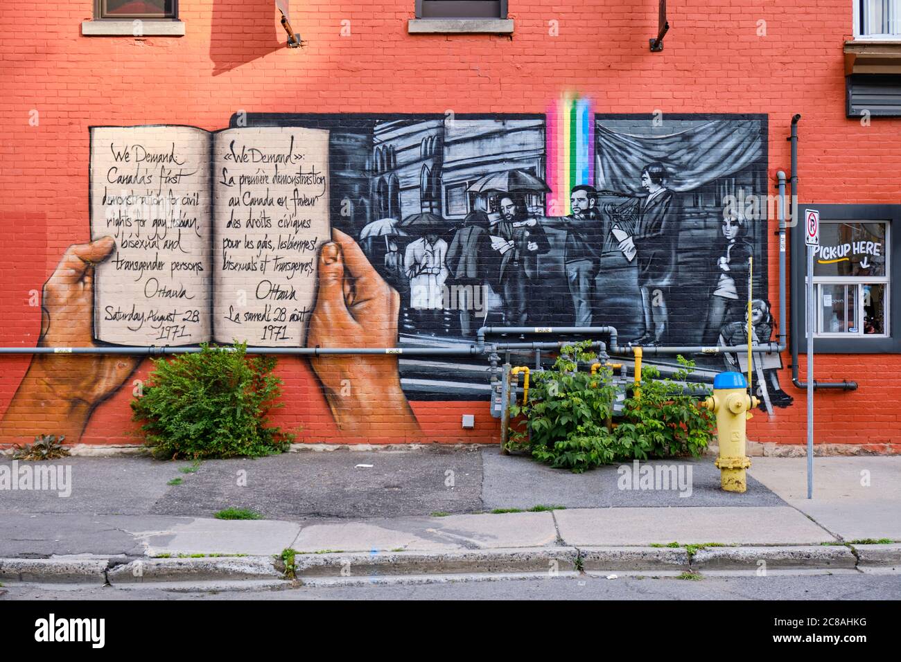 „WE Demand“ Ottawa Wandgemälde auf Gilmour in der Bank St, die erste Rallye feiert, die die Anerkennung der Gay Community forderte, 1971 Stockfoto