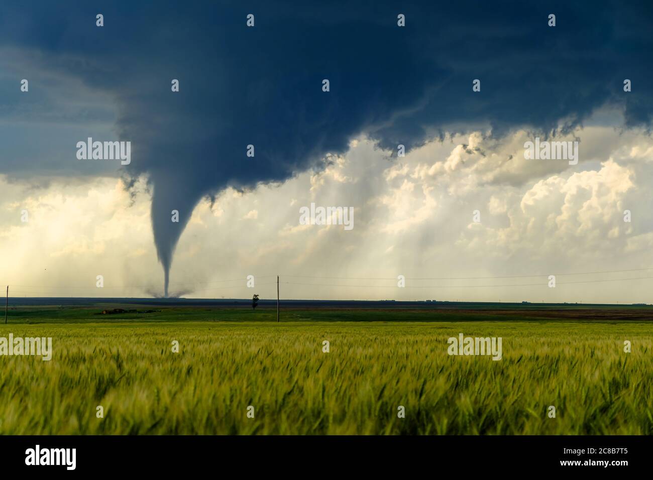 Tornado in einem Feld in der Nähe von Dodge City, Kansas Stockfoto
