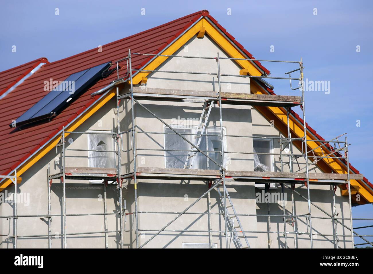 Neubau mit fertiger Grundputz Stockfoto