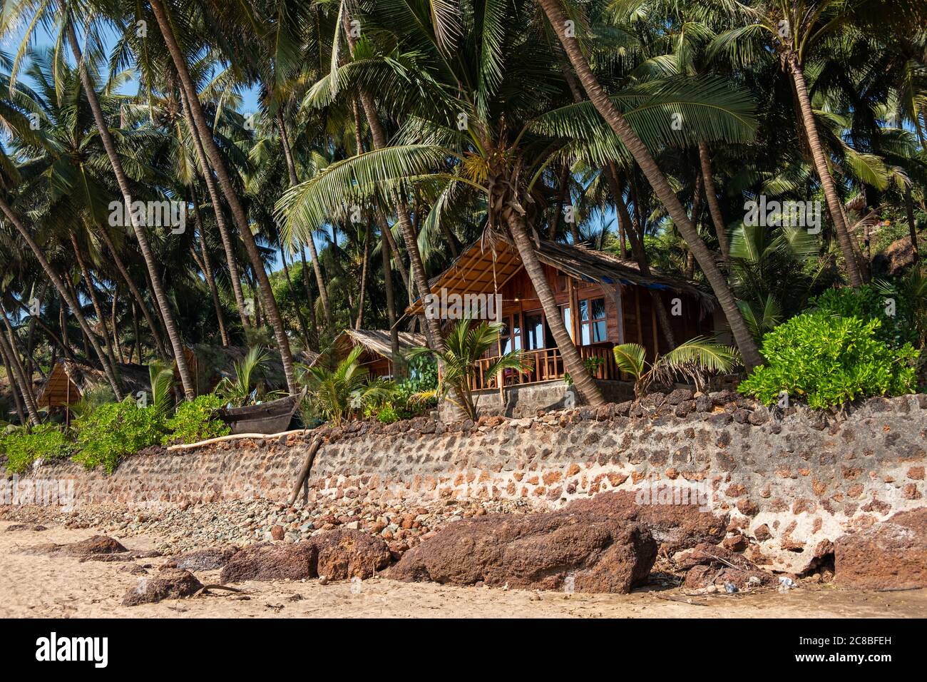 Holzbungalows am Colva Beach, South Goa, Indien Stockfoto