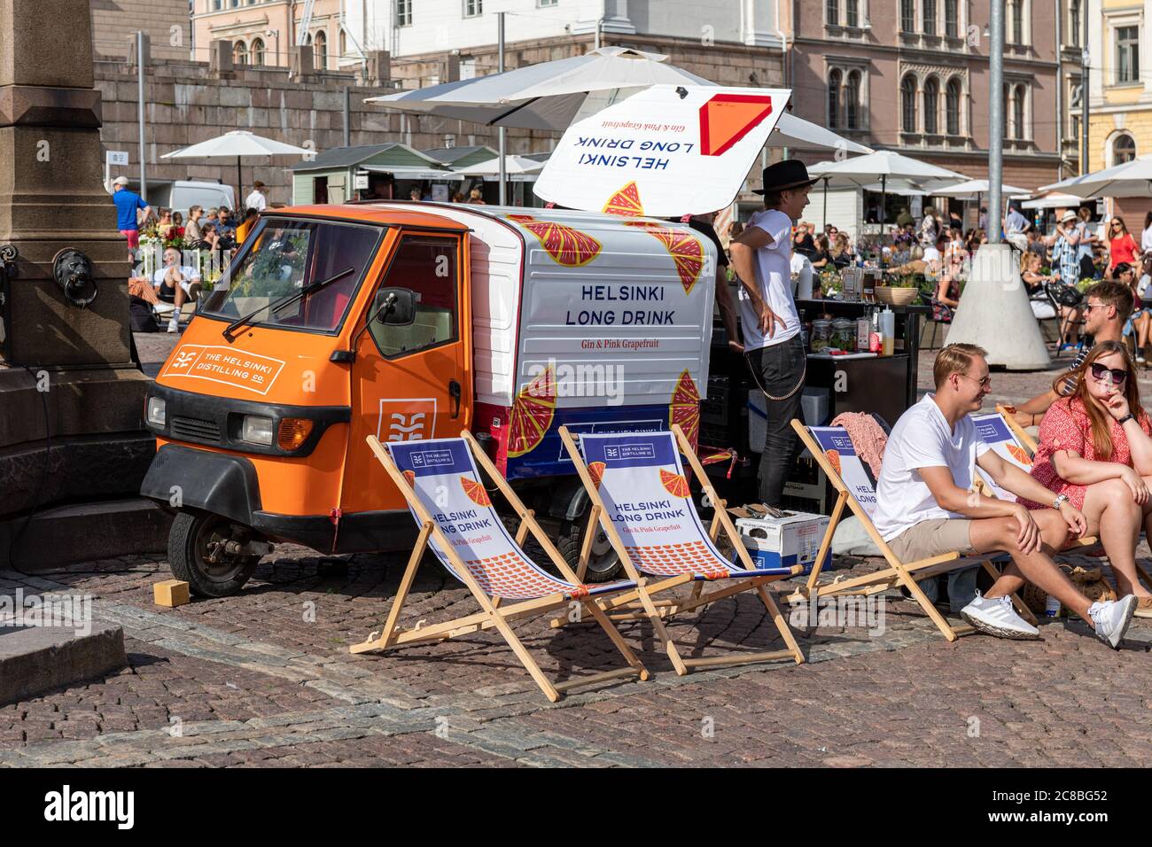 Helsinki Long Drink Dreirad-Lieferwagen der Helsinki Distilling Company am Senatsplatz, Helsinki, Finnland Stockfoto