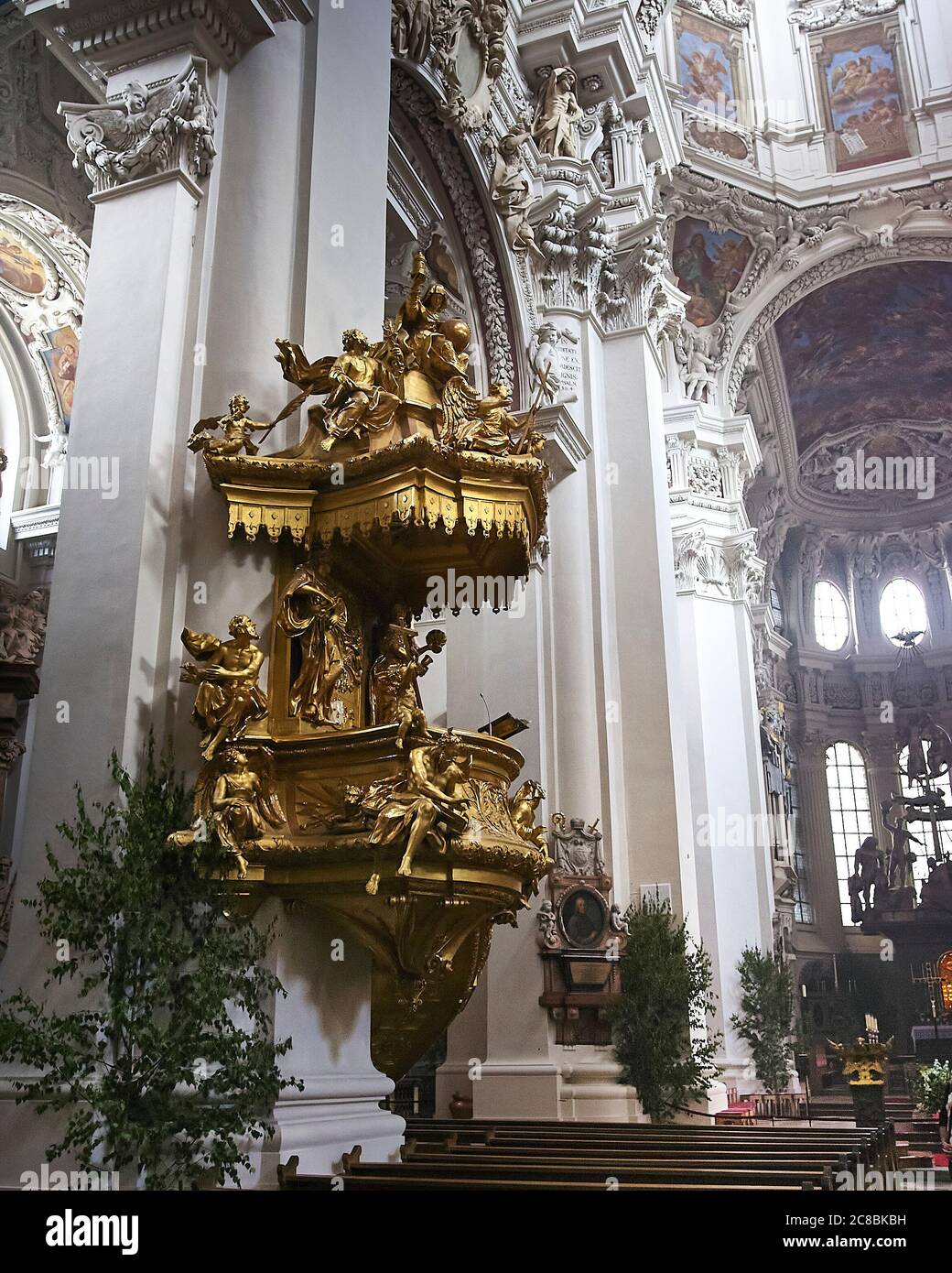 Der Stephansdom (deutsch: Dom St. Stephan) ist eine Barockkirche aus dem Jahr 1688 Stockfoto