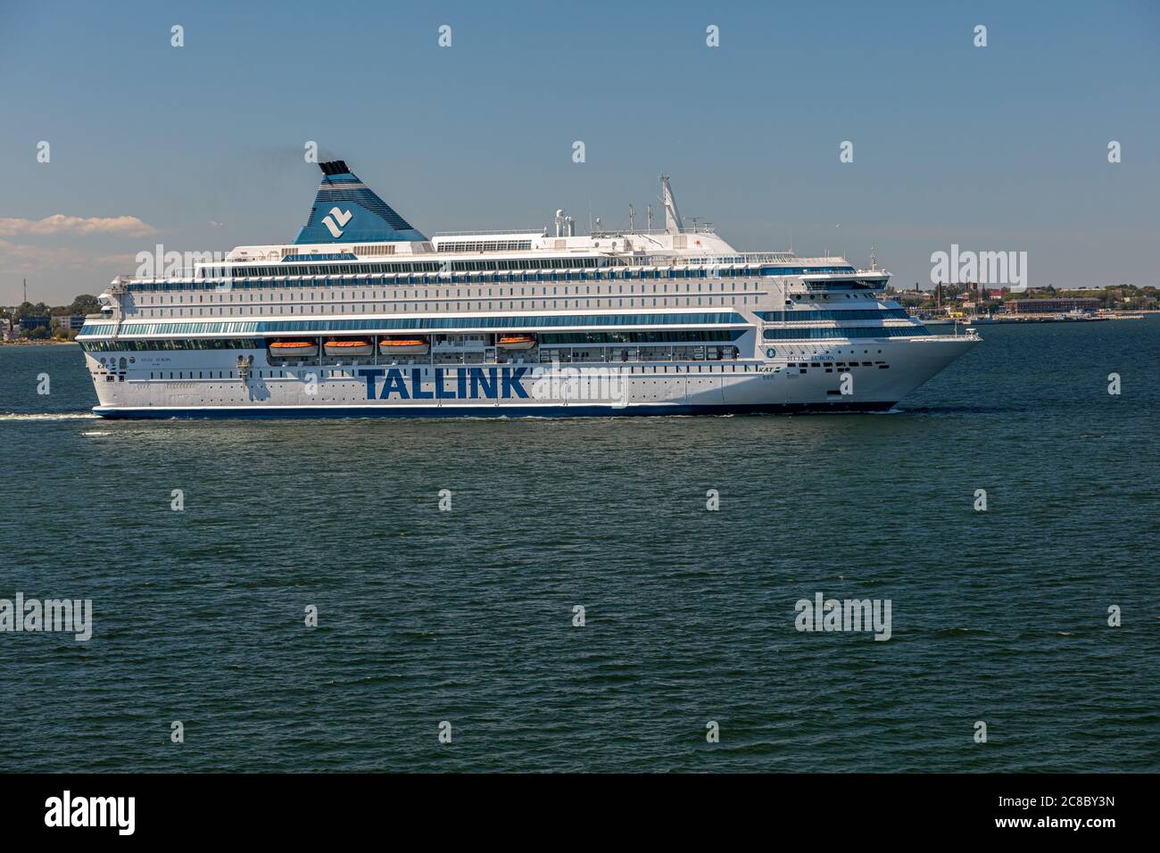 Finnischer Meerbusen, 20. Juli 2020. Tallink Fähre Silja Line nach Foinsky Bay, Ostsee. Hochwertige Fotos Stockfoto