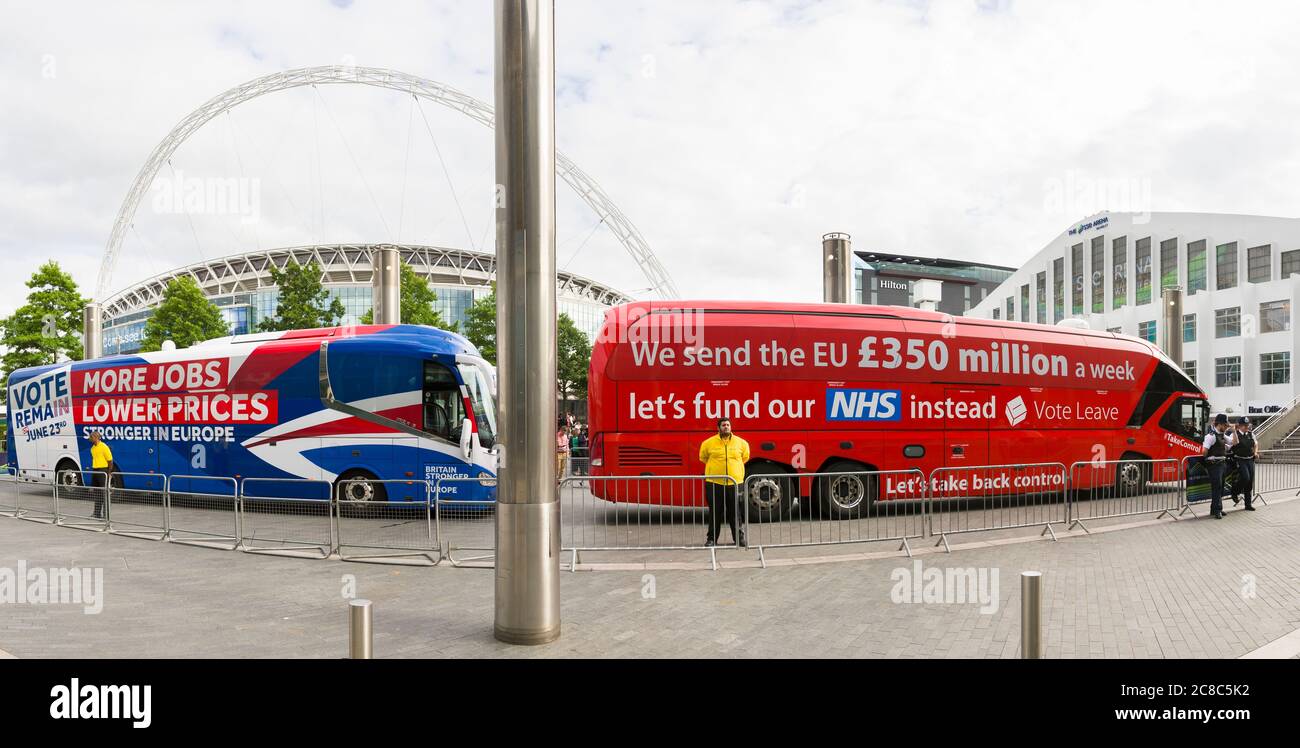 Die Leave und Reamian Kampagne Busse vor Wembley Arena, Wembley, London, vor dem Beginn einer BBC TV Live-Debatte über das bevorstehende britische Referendum über die Frage, ob ein Teil der Europäischen Union bleiben oder verlassen. Das Referendum wird am Donnerstag, den 23. Juli 2016 stattfinden. Zusammengeführtes Foto aus 7 Fotos Wembley Arena, London, Großbritannien. Juni 2016, 21 Stockfoto
