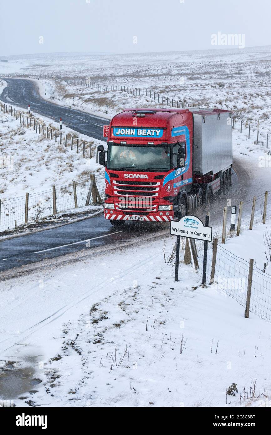 John Beaty Wagon Überqueren der Grenze von Cumbria County Durham im Winter, Großbritannien Stockfoto