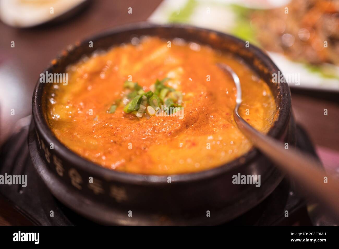 Köstliche thailändische Gerichte werden im Restaurant in Hsinchu, Taiwan, serviert Stockfoto