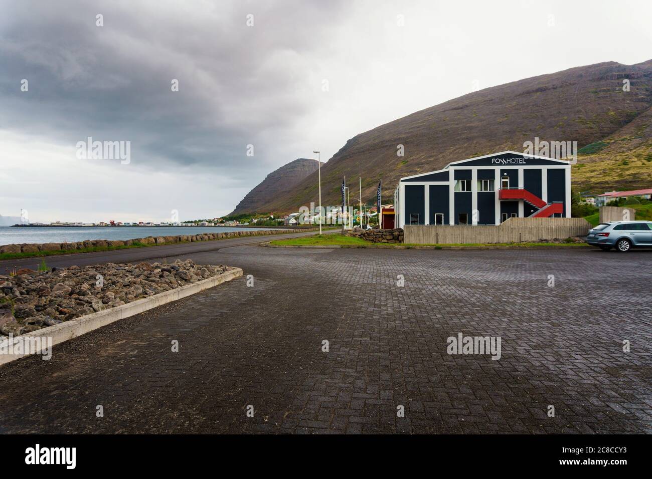 Patreksfjordur, Island - 22. Juni 2020 : Fosshotel Westfjorde das Hotel liegt im kleinen Fischerdorf Patreksfjordur, West Island. Stockfoto