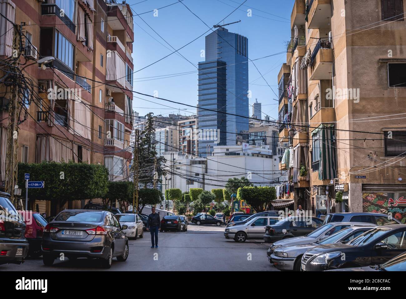 Rive Gauche Tower Wolkenkratzer in Beirut Stadt, gesehen von Sin el Fil Vororte in Matn Bezirk des Mount Lebanon Governorate, Libanon Stockfoto