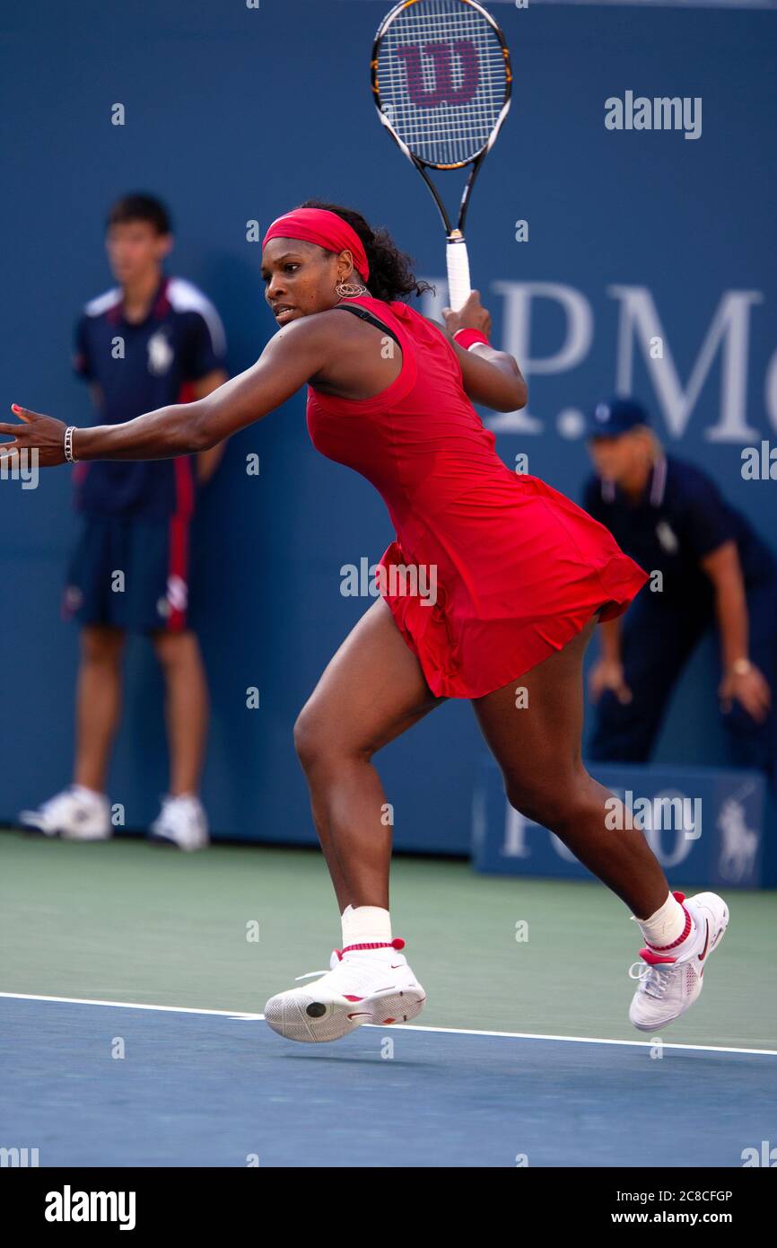 Serena Williams während ihres ersten Rundenmatches bei den US Open 2008 in Flushing Meadows, New York. Stockfoto