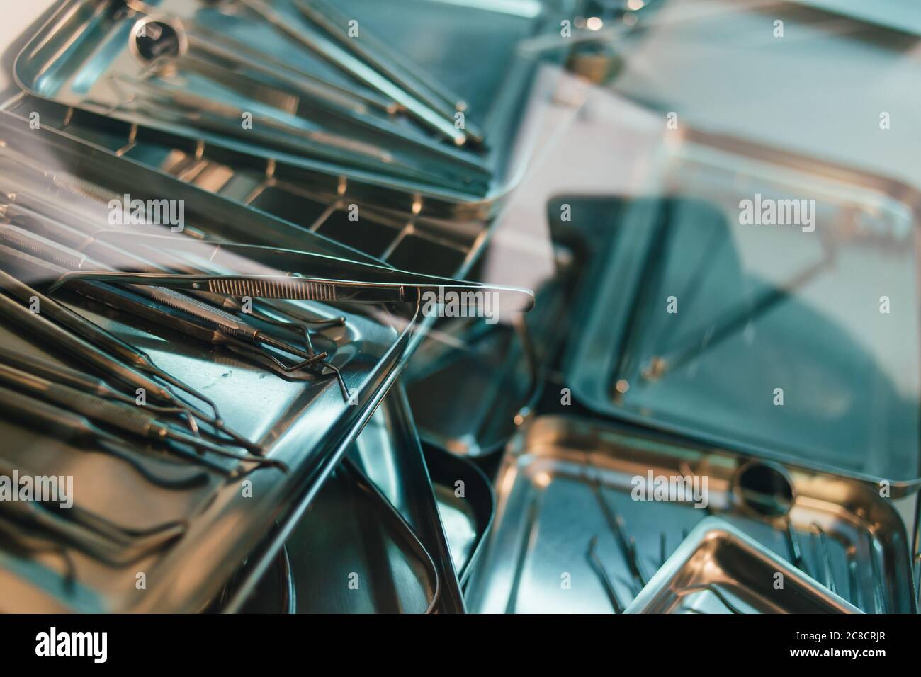 Arzt Werkzeuge auf blauen Fläche. Medizinisches Konzept Stockfoto