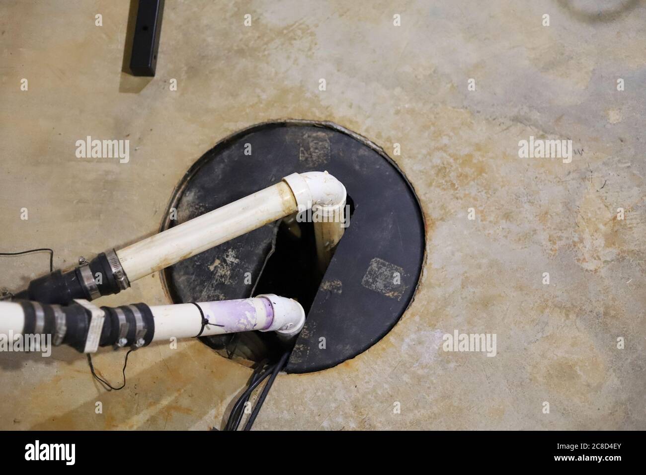 Eine Sumpfpumpe in einem Haus Keller-Sanitär-Reparatur Stockfotografie -  Alamy