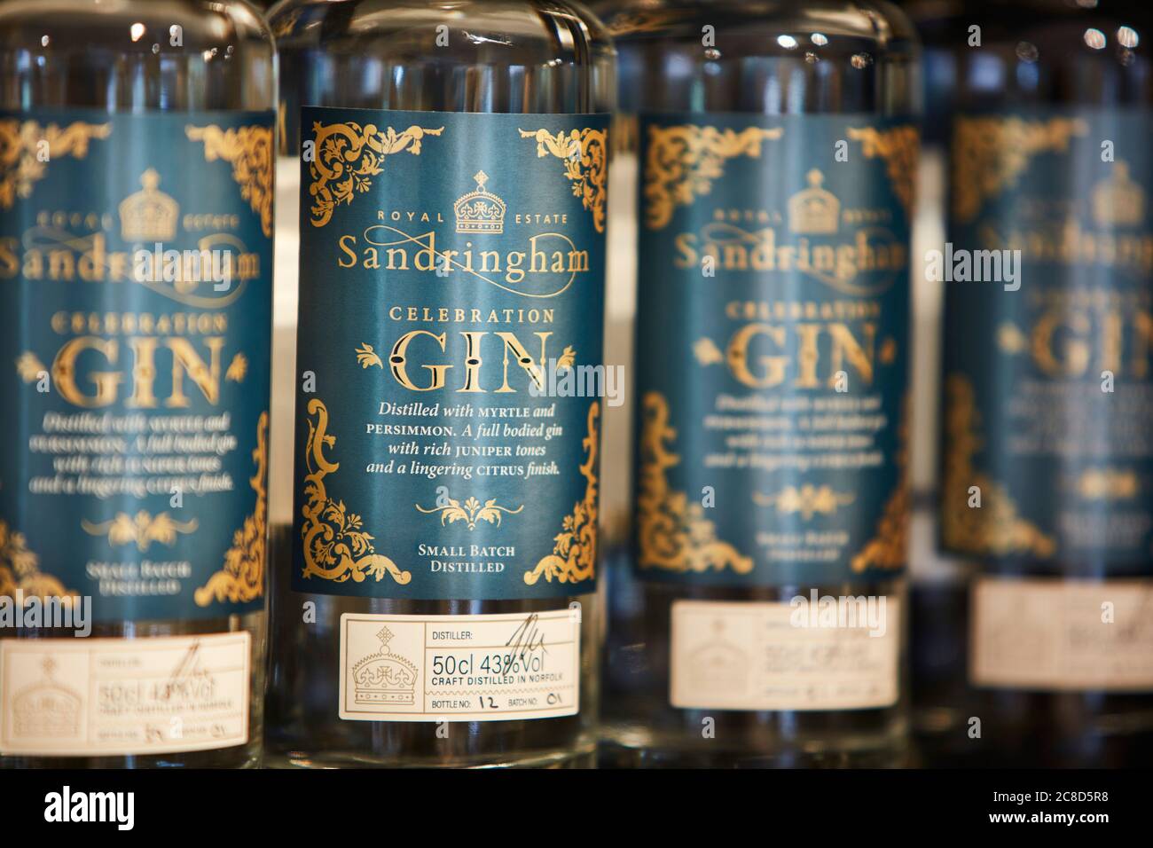 Flaschen Gin im Sandringham Estate Farm Shop, Norfolk Stockfoto