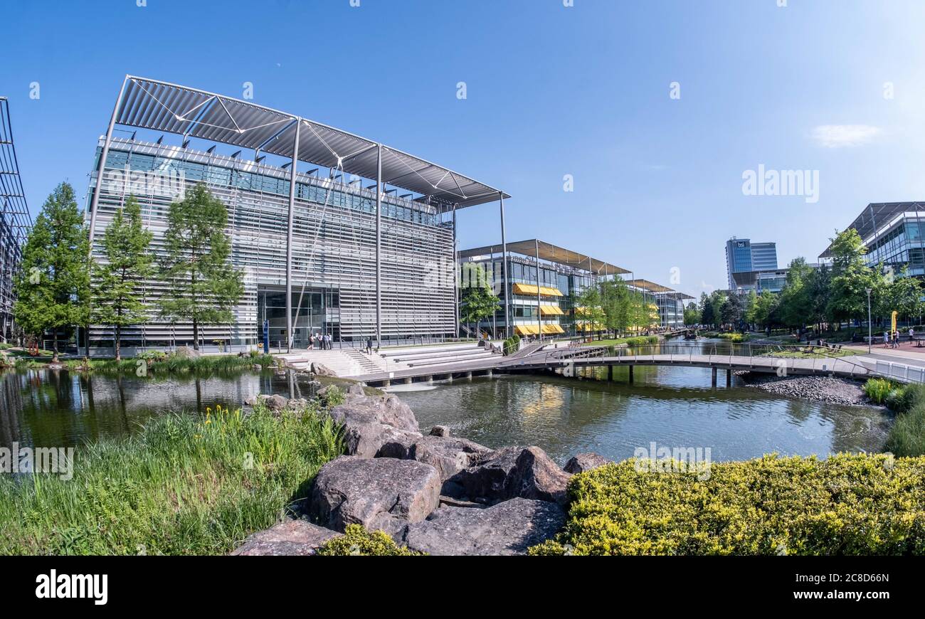 Moderne Architektur, Bürogestaltung und Landschaftsgarten Stockfoto