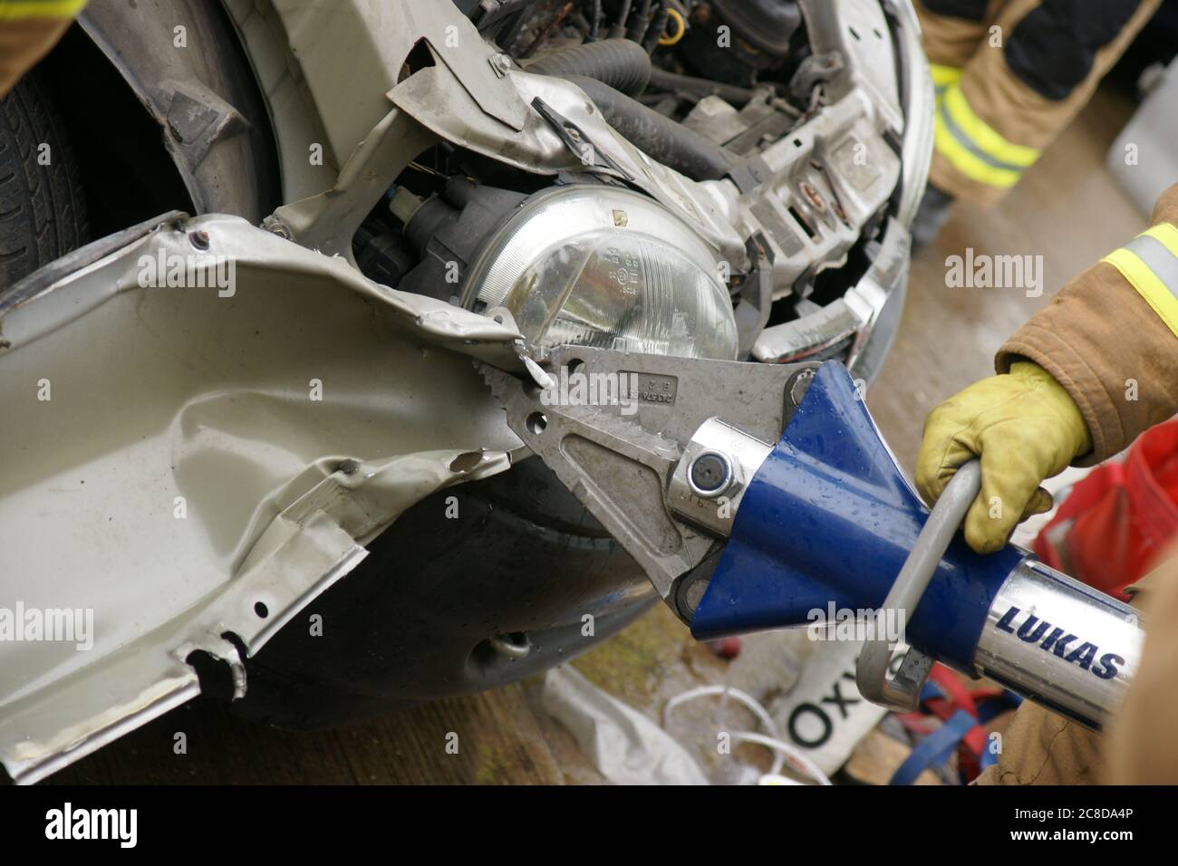 Autounfall, mechanisches Einfangen, Rettungsschneideausrüstung Stockfoto