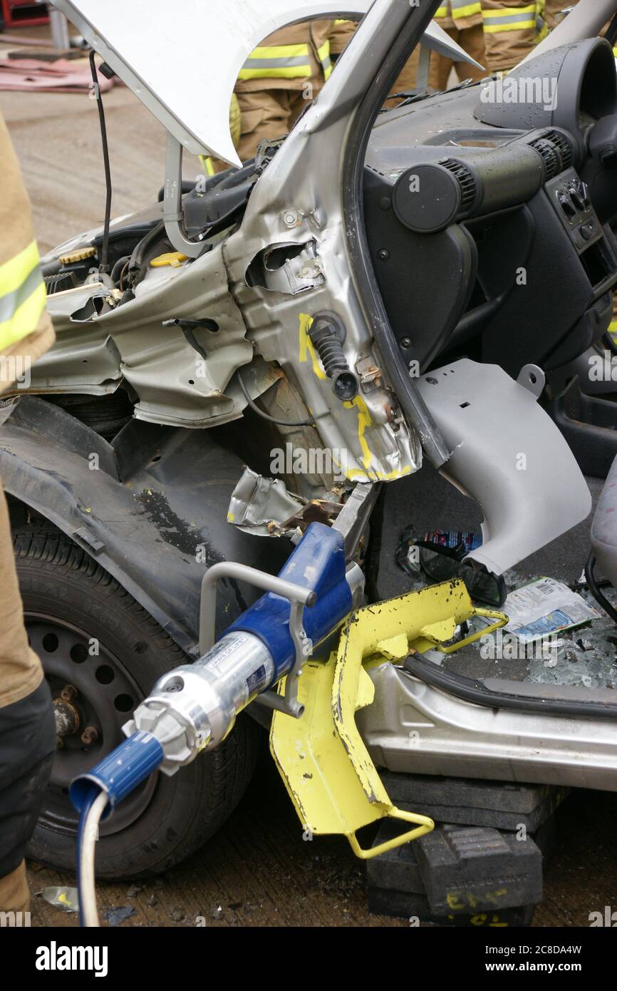 Autounfall, mechanisches Einfangen, Rettungsschneideausrüstung Stockfoto