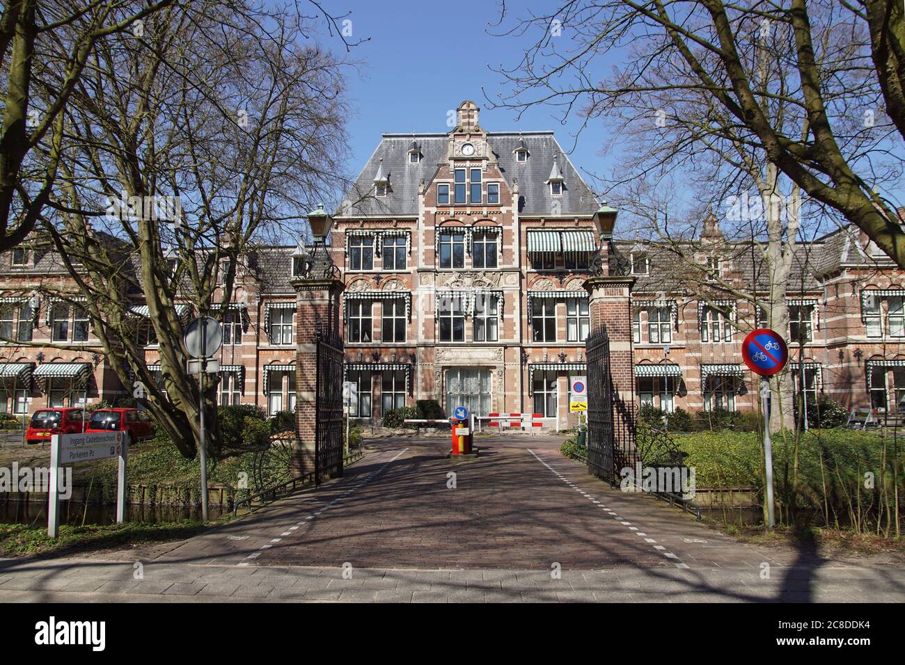 Ältester Teil des Krankenhauses Centraal Ziekenhuis (Zentralkrankenhaus) oder MCA in der niederländischen Stadt Alkmaar. Früher die Cadet School. Holland, März Stockfoto