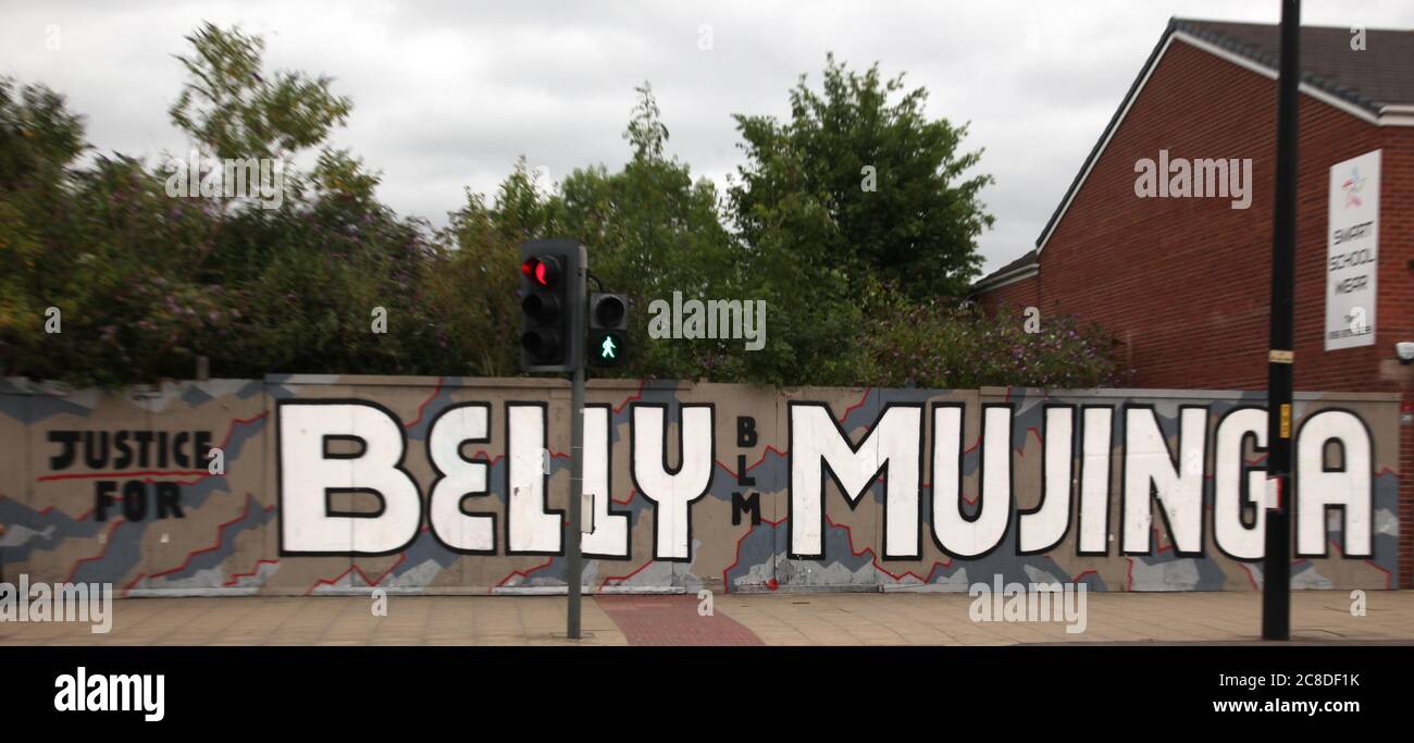 Manchester England 23. Juli 2020. Belly Mujinga Name prangte auf einem Horten in Levenshulme, Manchester ©GedCamera/ Alamy Live News Stockfoto