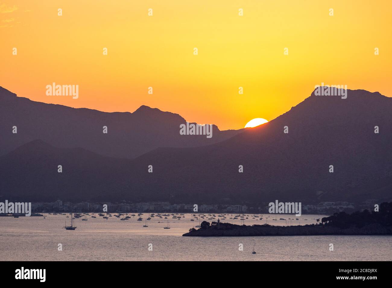 Sonnenuntergang über Port de Pollença vom Kap Pinar aus gesehen Stockfoto